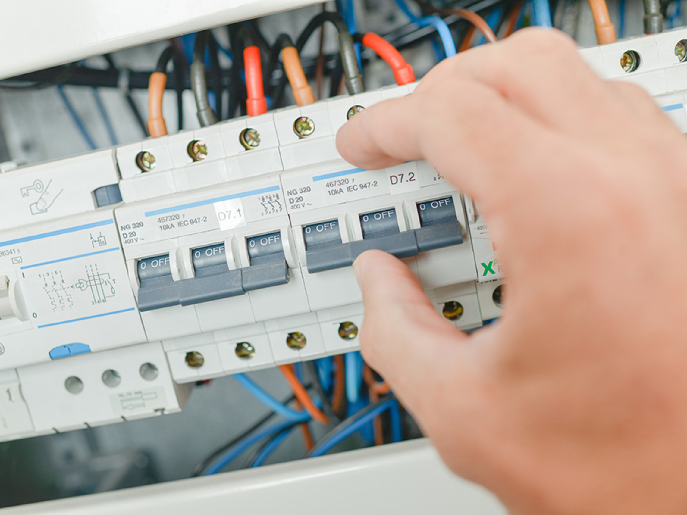 Elektro&shy;installation bei Muster Elektro in Musterstadt