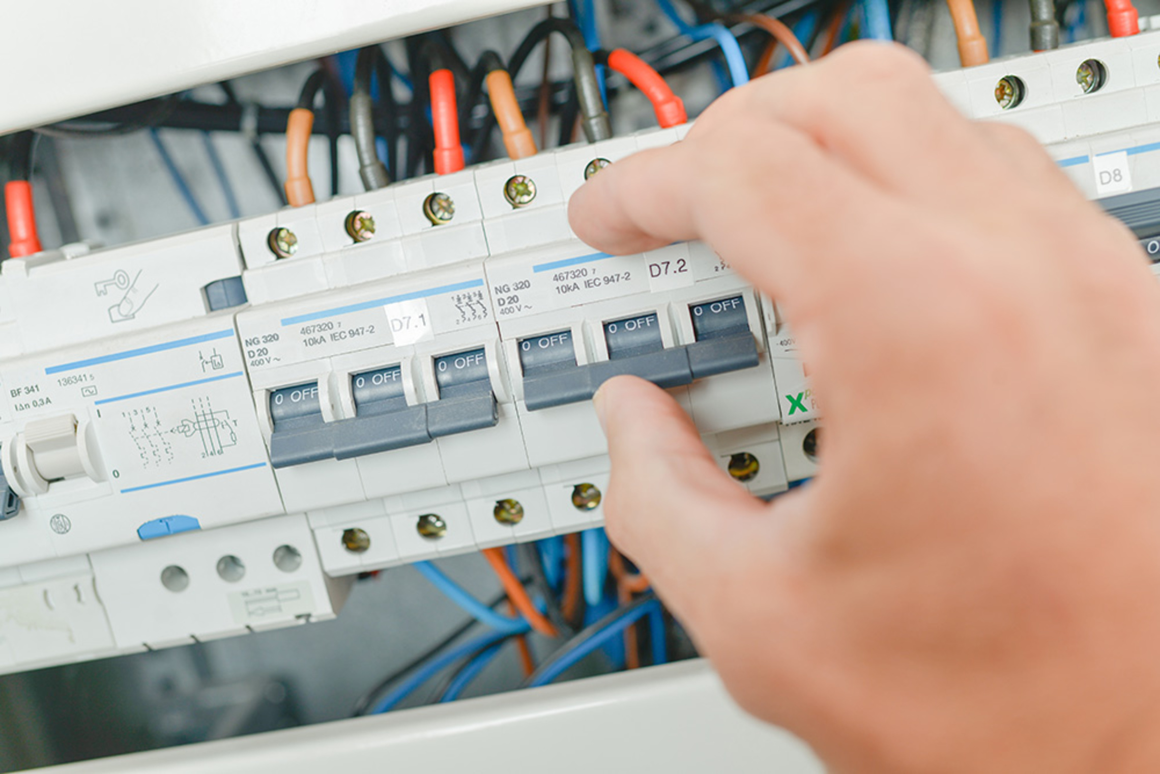 Elektro&shy;installation bei Muster Elektro in Musterstadt